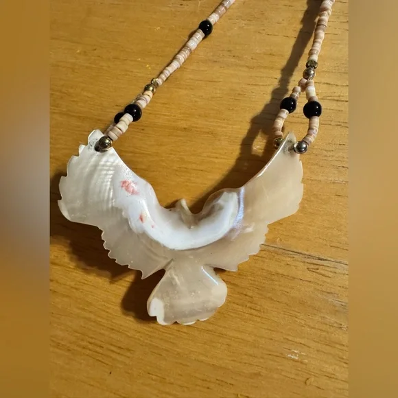 Native Carved Mother of Pearl MOP Bird Shell Necklace - Picture 4 of 6